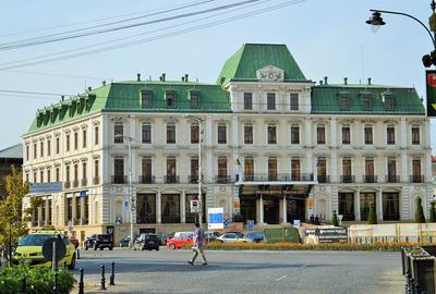 Apartament cu 3 camere decomandat, mobilat în Centru Civic