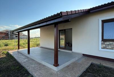 Casă individuală cu 4 camere în Dumbrăvița