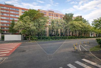 Apartament cu 3 camere decomandat, mobilat în Warthe