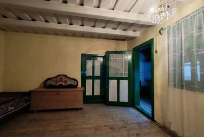 Casă cu 3 camere în Poiana Sibiului