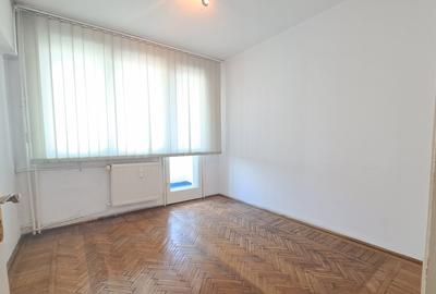 Apartament cu 3 camere decomandat în Basarab