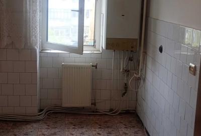 Etaj 4/10 - 2 camere decomandat - bloc pe cadre - liber - Dacia - Bicaz - 1