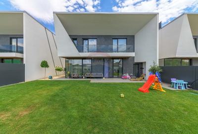 Arhitectură, tehnologie și lifestyle premium într-o vilă spectaculoasă - 42