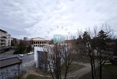 Apartament cu 2 camere semidecomandat în Centrul Istoric