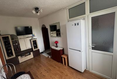 Apartament cu 2 camere semidecomandat, mobilat în Pantelimon