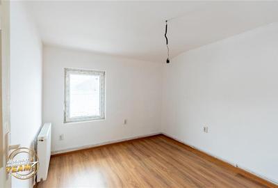 Accesibilitate si farmecul unei case cu garaj, locatie de referinta, Central, Ta - 30