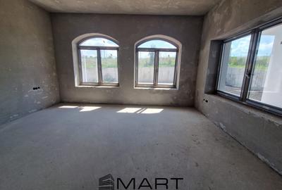 Casă cu 5 camere în Șura Mică