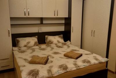 Garsonieră circulară, mobilată în Ștrand