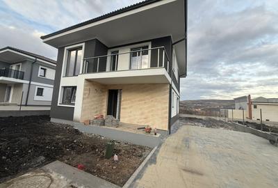 Casă individuală cu 4 camere în Chinteni