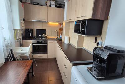 Apartament cu 2 camere decomandat, mobilat în Central