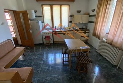 Vila de vanzare, teren 3100 mp, 7 camere, 6 grupuri sanitare, 3 CT, an 1997 - 9