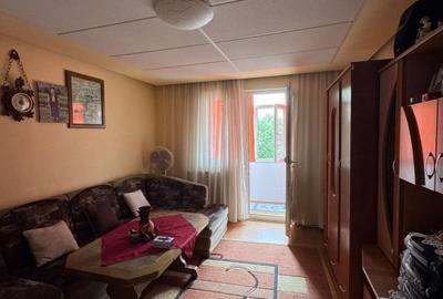 Apartament cu 3 camere decomandat, mobilat în Vasile Aaron