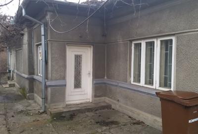 Casă cu 4 camere în Chitila