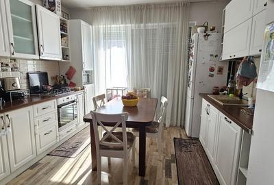 Apartament de vanzare 3 camere zona Ghimbav bloc nou