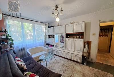 Apartament cu 3 camere semidecomandat, mobilat în Apusului