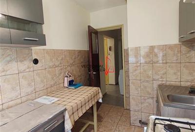 Etaj 1 cu centrala termica- zona Tei Ion Berindei Sectia 7 Politie - 9