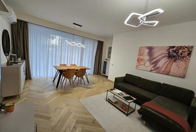 Apartament cu 2 camere semidecomandat, mobilat în P-ța Victoriei