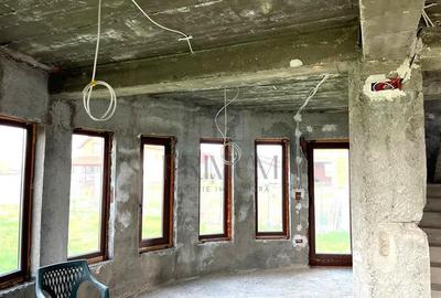 Casa la rosu - toate utilitatile - zona foarte buna - 4