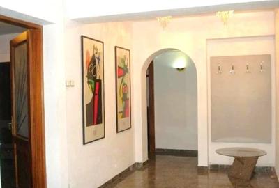 Apartament cu 4 camere decomandat în Primăverii