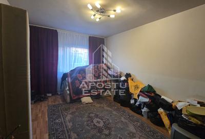 Apartament de vanzare cu 3 camere, centrala proprie, etaj 3, Lipovei - 2