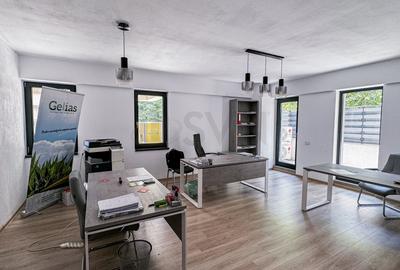 Apartament cu 4 camere decomandat în Victoriei