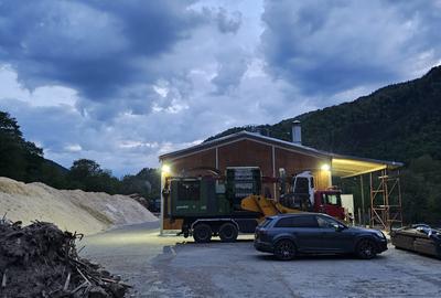 Teren intravilan 15500 mp si hala 400 mp Bicaz jud Neamt - 1