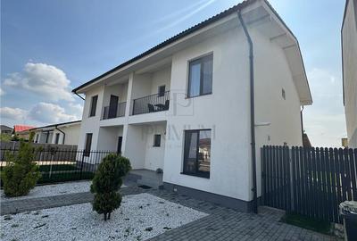 Duplex cu 4 camere în Moșnița Nouă