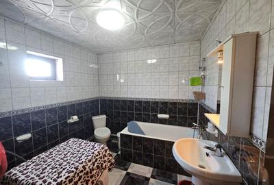 Casă de vânzare în Golești – locație excelentă lângă muzeu - 4