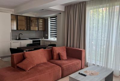 Apartament cu 3 camere decomandat, mobilat în Central