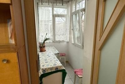 Etaj 3-Podul de Fier-2 Camere Decomandat-bloc 81' - 3