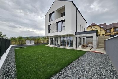 Casă individuală cu 5 camere în Bună Ziua