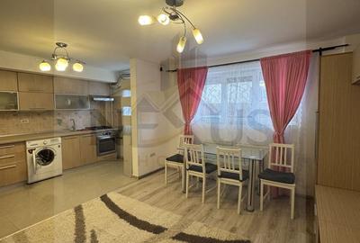 Apartament cu 3 camere semidecomandat, mobilat în Sud