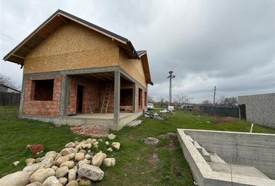 Casa la rosu din caramida de vanzare in comuna Carligele - 3