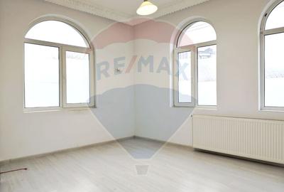 Casă / Vilă cu 6 camere de închiriat în zona Dacia - 8