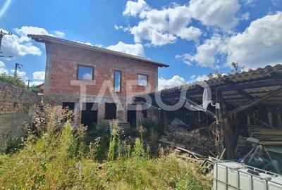 Casa la rosu de vanzare in Loman judetul Alba