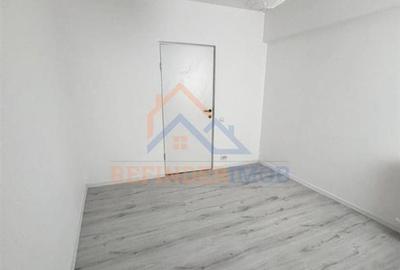Apartament cu 3 camere semidecomandat în Titan