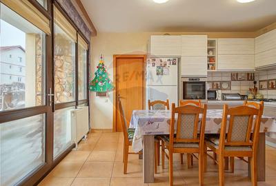 Casă / Vilă cu 4 camere de vânzare în zona Tractorul - 9