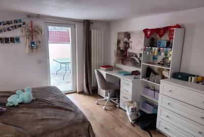 Casă compusa din 3 apartamente, P+E,  zona central - 19