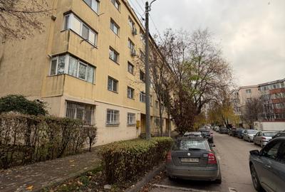 330euro/luna, Apartament 1 camera, etaj 3, Podul de Fier - 1