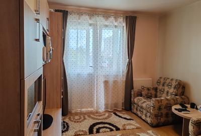 Apartament cu 2 camere decomandat, mobilat în Tractorul