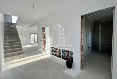 Duplex cu 4 camere, dressing si 3 bai. Toate utilitatile, la asfalt. - 3