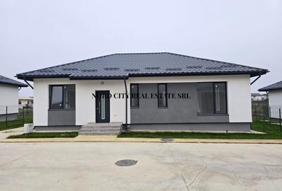 Casă individuală cu 4 camere în Tunari