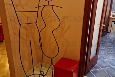 Apartament de vanzare Eminescu, parter bloc,  70 mpu , zona centrala, cabinet st - 4