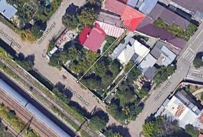 Casa demolabila , curte 597mp cu toate utilitatiile - 1