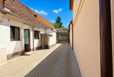 Casa cu 4 camere, garaj, pivnita boltita si potential, Brasov - 2