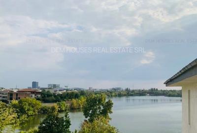 Casă cu 12 camere în Sisești