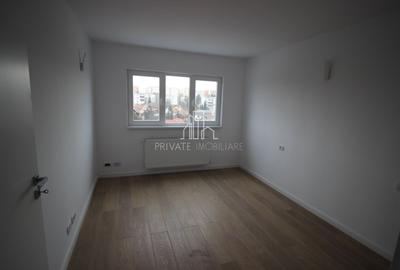 Apartament cu 4 camere decomandat în Semicentral