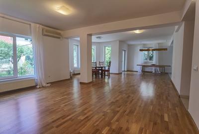 Vila moderna in cartier rezidential cu spatii comune pentru copii - 1