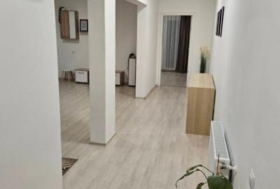 Apartament cu 2 camere semidecomandat, mobilat în Florești