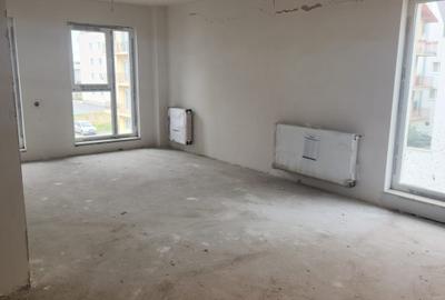 Apartament cu 3 camere semidecomandat în Florești